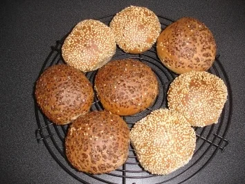 Ofenfrische Dinkelbrötchen - Rezept