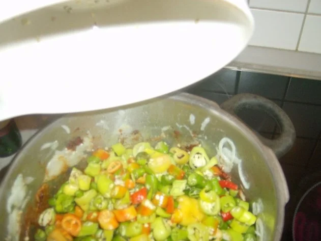 Putengulasch oder Peperoniresteverwertung - Rezept - Bild Nr. 5