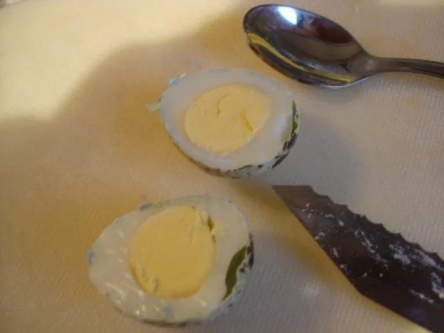 Rezept: Gekochte Wachteleier mit Senfsauce und Kartoffelpüree mit Erbsen Bild Nr. 5 Gekochte Wachteleier mit Senfsauce und Kartoffelpüree mit Erbsen - Rezept - Bild Nr. 5