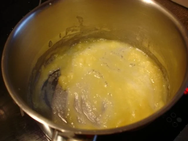 Rezept: Gekochte Wachteleier mit Senfsauce und Kartoffelpüree mit Erbsen Bild Nr. 11 Gekochte Wachteleier mit Senfsauce und Kartoffelpüree mit Erbsen - Rezept - Bild Nr. 11