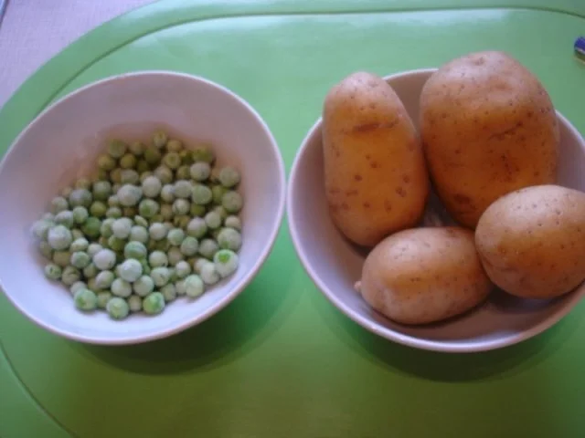 Rezept: Gekochte Wachteleier mit Senfsauce und Kartoffelpüree mit Erbsen Bild Nr. 14 Gekochte Wachteleier mit Senfsauce und Kartoffelpüree mit Erbsen - Rezept - Bild Nr. 14