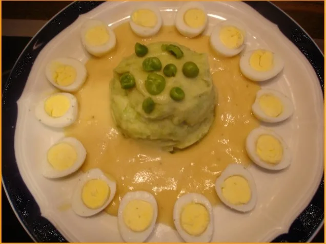 Rezept: Gekochte Wachteleier mit Senfsauce und Kartoffelpüree mit Erbsen Gekochte Wachteleier mit Senfsauce und Kartoffelpüree mit Erbsen - Rezept