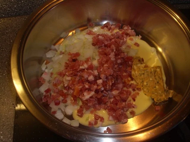 Rezept: Eier in einer Senf-Schinken-Kräuter-Zwiebelsosse Bild Nr. 3 Eier in einer Senf-Schinken-Kräuter-Zwiebelsosse - Rezept - Bild Nr. 3