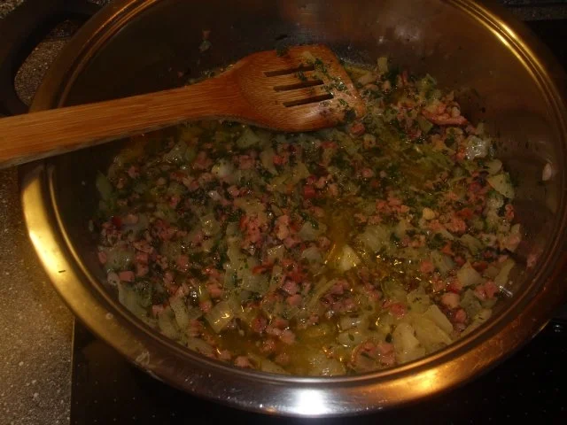 Rezept: Eier in einer Senf-Schinken-Kräuter-Zwiebelsosse Bild Nr. 4 Eier in einer Senf-Schinken-Kräuter-Zwiebelsosse - Rezept - Bild Nr. 4