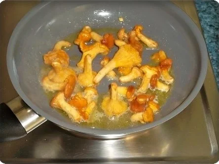 Gefülltes Omelett mit Pfifferlingen - Rezept - Bild Nr. 4