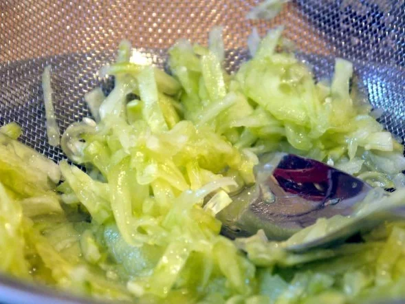 Rezept: Pommes Frites von der Süßkartoffel, Hähnchengeschnetzeltes und Tzatziki Bild Nr. 3 Pommes Frites von der Süßkartoffel, Hähnchengeschnetzeltes und Tzatziki - Rezept - Bild Nr. 3