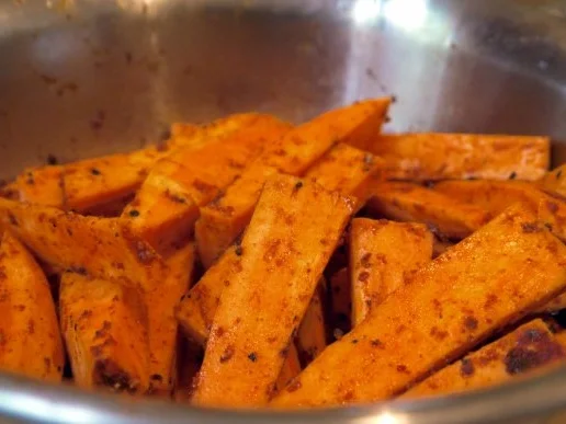 Rezept: Pommes Frites von der Süßkartoffel, Hähnchengeschnetzeltes und Tzatziki Bild Nr. 11 Pommes Frites von der Süßkartoffel, Hähnchengeschnetzeltes und Tzatziki - Rezept - Bild Nr. 11