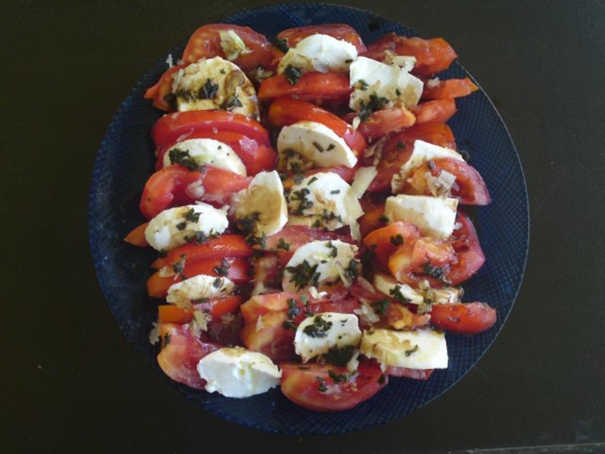 Schweineplätzchen an einer Pfeffersauce mit Nudeln und Tomaten- Mozzarella Salat - Rezept - Bild Nr. 8