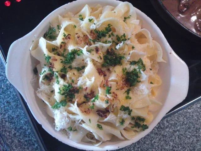 Rezept: Schweineplätzchen an einer Pfeffersauce mit Nudeln und Tomaten- Mozzarella Salat Bild Nr. 6 Schweineplätzchen an einer Pfeffersauce mit Nudeln und Tomaten- Mozzarella Salat - Rezept - Bild Nr. 6