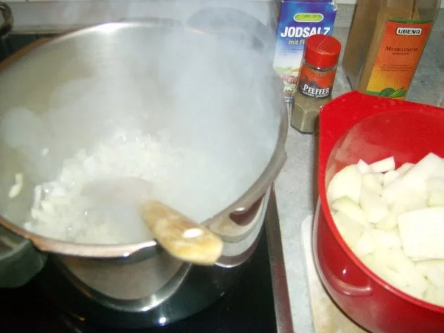 Rezept: Kohlrabicremesuppe Bild Nr. 3 Kohlrabicremesuppe - Rezept - Bild Nr. 3