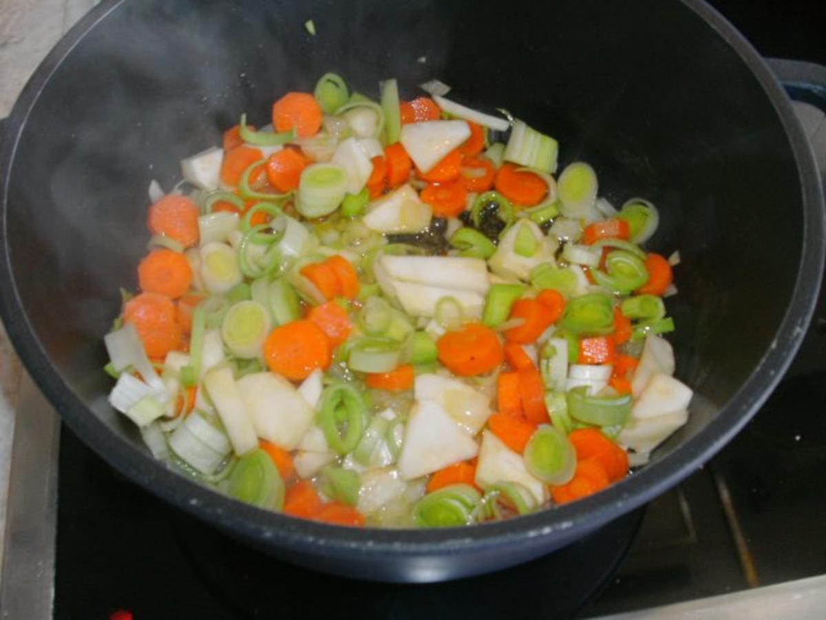 Kartoffelsuppe mit Speck und Würstchen - einfach - 67 kcal/100g