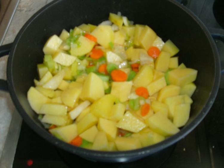 Kartoffelsuppe mit Speck und Würstchen - einfach - 67 kcal/100g