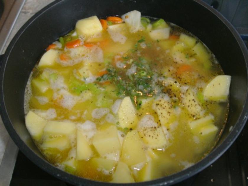Kartoffelsuppe mit Speck und Würstchen - einfach - 67 kcal/100g