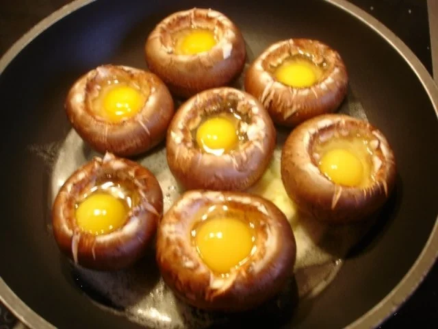 Wachteleier in braunen Champignons - Rezept - Bild Nr. 5