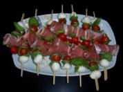 Rezept: Mozzarella-Basilikum-Spieße Mozzarella-Basilikum-Spieße - Rezept