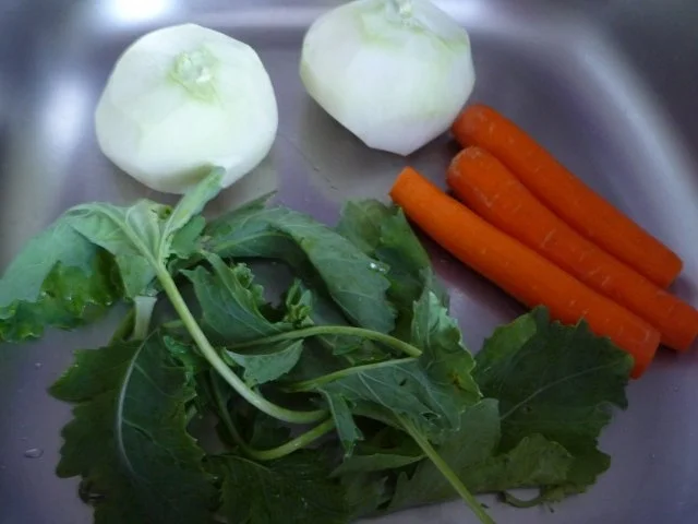 Schmalhans - Küchenmeister : Kohlrabi-Möhrenauflauf mit Käse überbacken und Spiegelei - Rezept - Bild Nr. 2