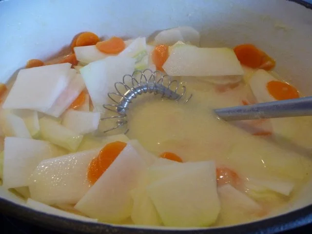 Schmalhans - Küchenmeister : Kohlrabi-Möhrenauflauf mit Käse überbacken und Spiegelei - Rezept - Bild Nr. 5