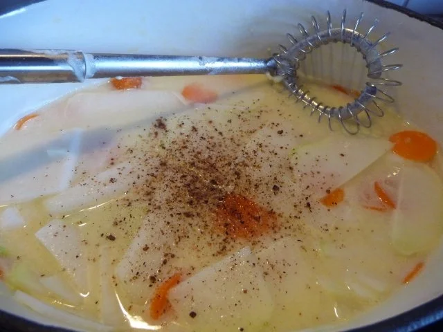 Schmalhans - Küchenmeister : Kohlrabi-Möhrenauflauf mit Käse überbacken und Spiegelei - Rezept - Bild Nr. 6