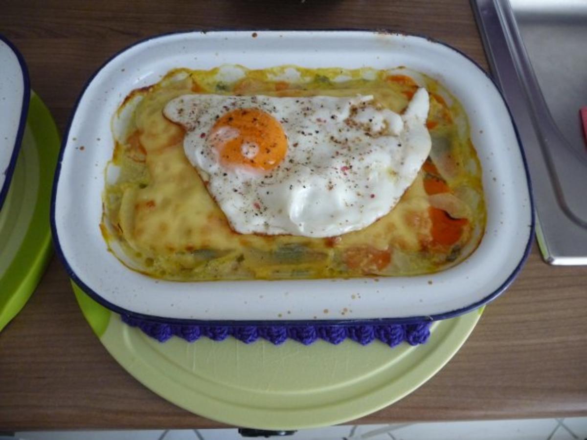 Schmalhans - Küchenmeister : Kohlrabi-Möhrenauflauf mit Käse überbacken und Spiegelei - Rezept - Bild Nr. 14