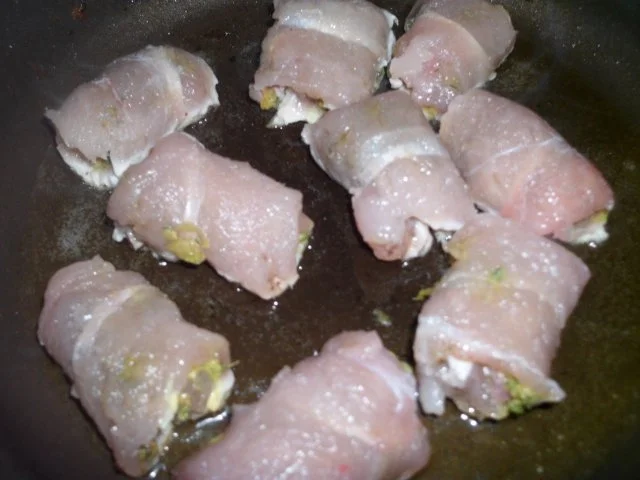 Kräuterhähnchenfiletrolle in Pfifferlingsoße - Rezept - Bild Nr. 5