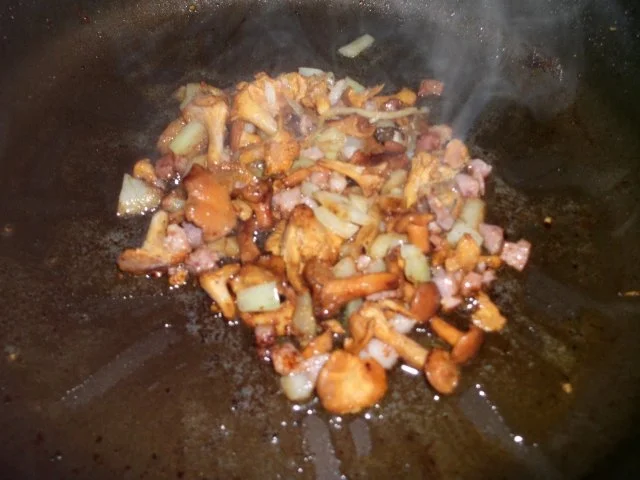 Kräuterhähnchenfiletrolle in Pfifferlingsoße - Rezept - Bild Nr. 7