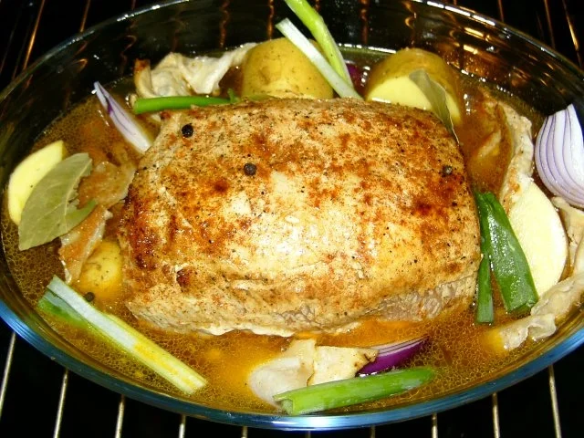 Knoblauchgespickter Schweinerücken - Rezept