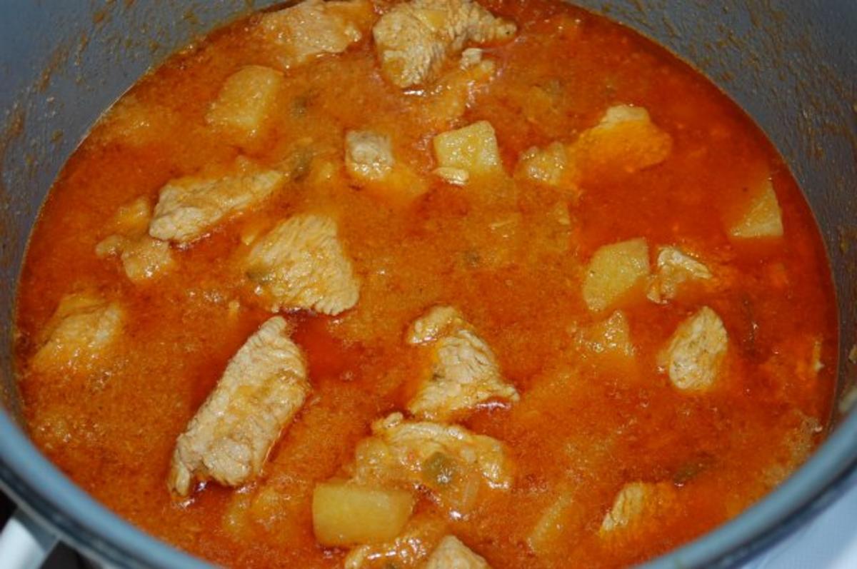 Deftiger Kürbis Gulasch - Rezept mit Bild - kochbar.de