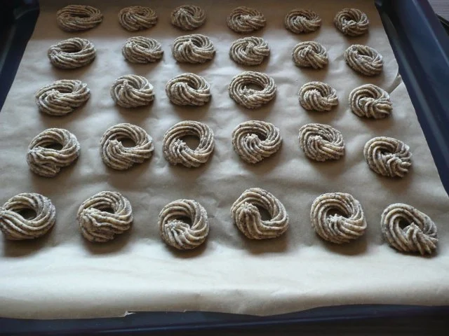 Rezept: Weihnachtsgebäck : Mohn - Kränzchen ca. 60 Stück Bild Nr. 4 Weihnachtsgebäck : Mohn - Kränzchen ca. 60 Stück - Rezept - Bild Nr. 4
