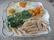 Pasta : Reisnudeln mit Spinat und Spiegeleier - Rezept