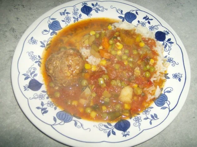 Hackbällchen in Gemüsesoße - Rezept