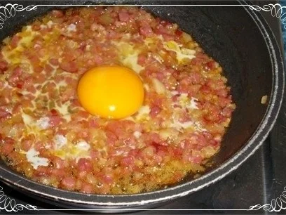 Rezept: Spiegelei auf Schinken-Zwiebelbett Bild Nr. 4 Spiegelei auf Schinken-Zwiebelbett - Rezept - Bild Nr. 4