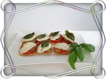 Toastbrot-Häppchen  mit Mozzarella und ….. überbacken - Rezept