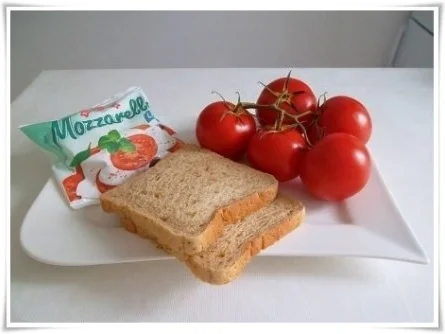 Toastbrot-Häppchen  mit Mozzarella und ….. überbacken - Rezept - Bild Nr. 2