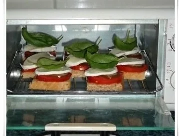 Toastbrot-Häppchen  mit Mozzarella und ….. überbacken - Rezept - Bild Nr. 11