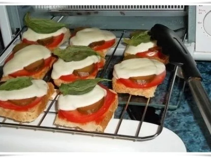 Toastbrot-Häppchen  mit Mozzarella und ….. überbacken - Rezept - Bild Nr. 13