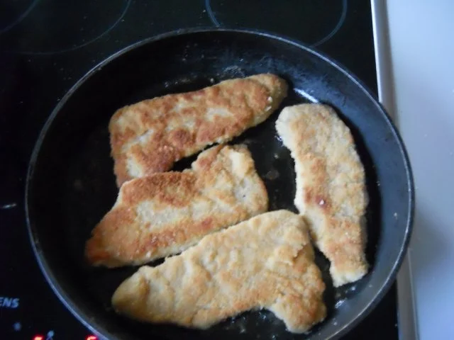 Schnitzel mit selbstgemachten Pommes - Rezept