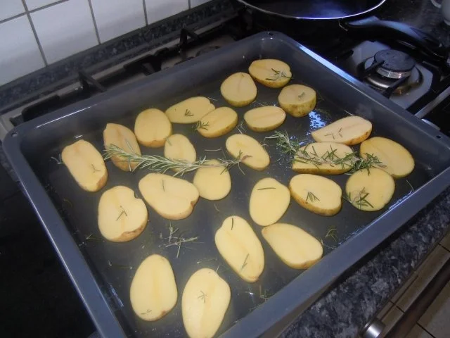 Gyros mit Tzatziki, Rosmarinkartoffeln und Krautsalat - Rezept - Bild Nr. 19