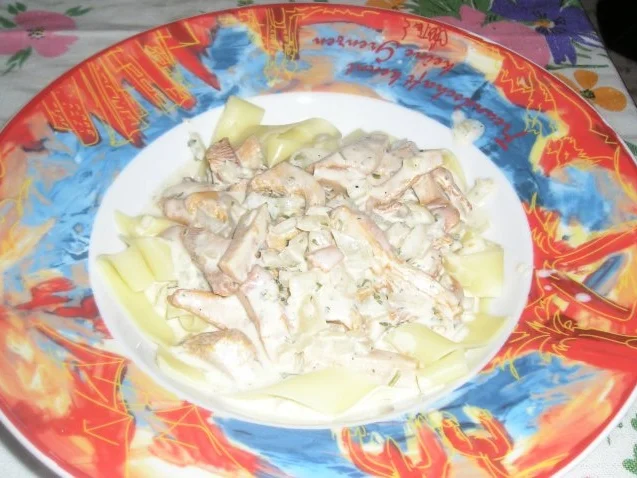 Bandnudeln mit Eierschwammerlsauce (Pfifferlinge) - Rezept