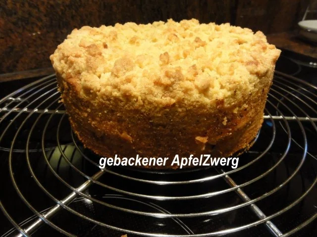 Rezept: KuchenZwerg: APFELZWERG mit Knusperstreusel Bild Nr. 9 KuchenZwerg: APFELZWERG mit Knusperstreusel - Rezept - Bild Nr. 9