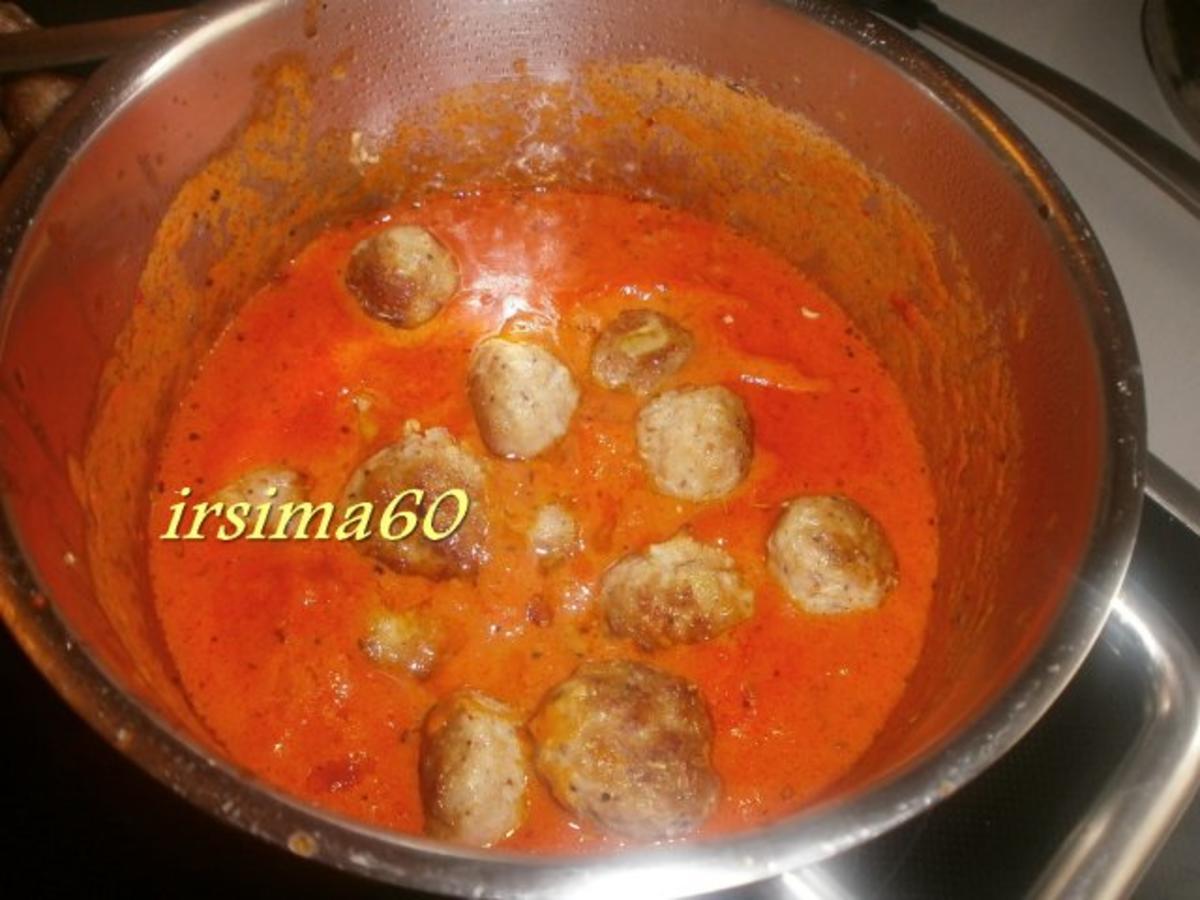 Tomaten - Sahne - Soße mit Hackbällchen an Fusilli Trikolore - Rezept - Bild Nr. 7