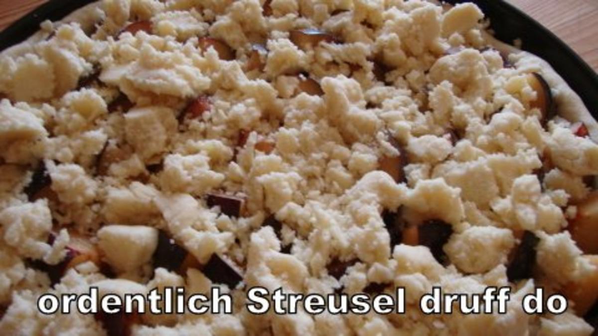 Mein Pflaumenkuchen im Nussbett mit Streusel - Rezept - kochbar.de