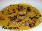 Kürbissuppe mit Birnen und Brezelcroutons - Rezept