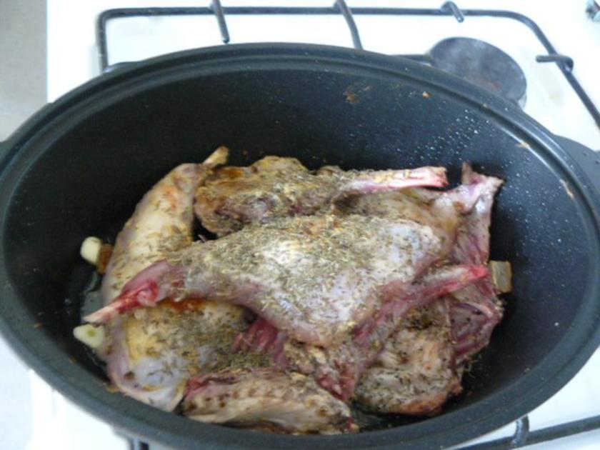 Geschmortes Kaninchen mediterran - 51 kcal/100g