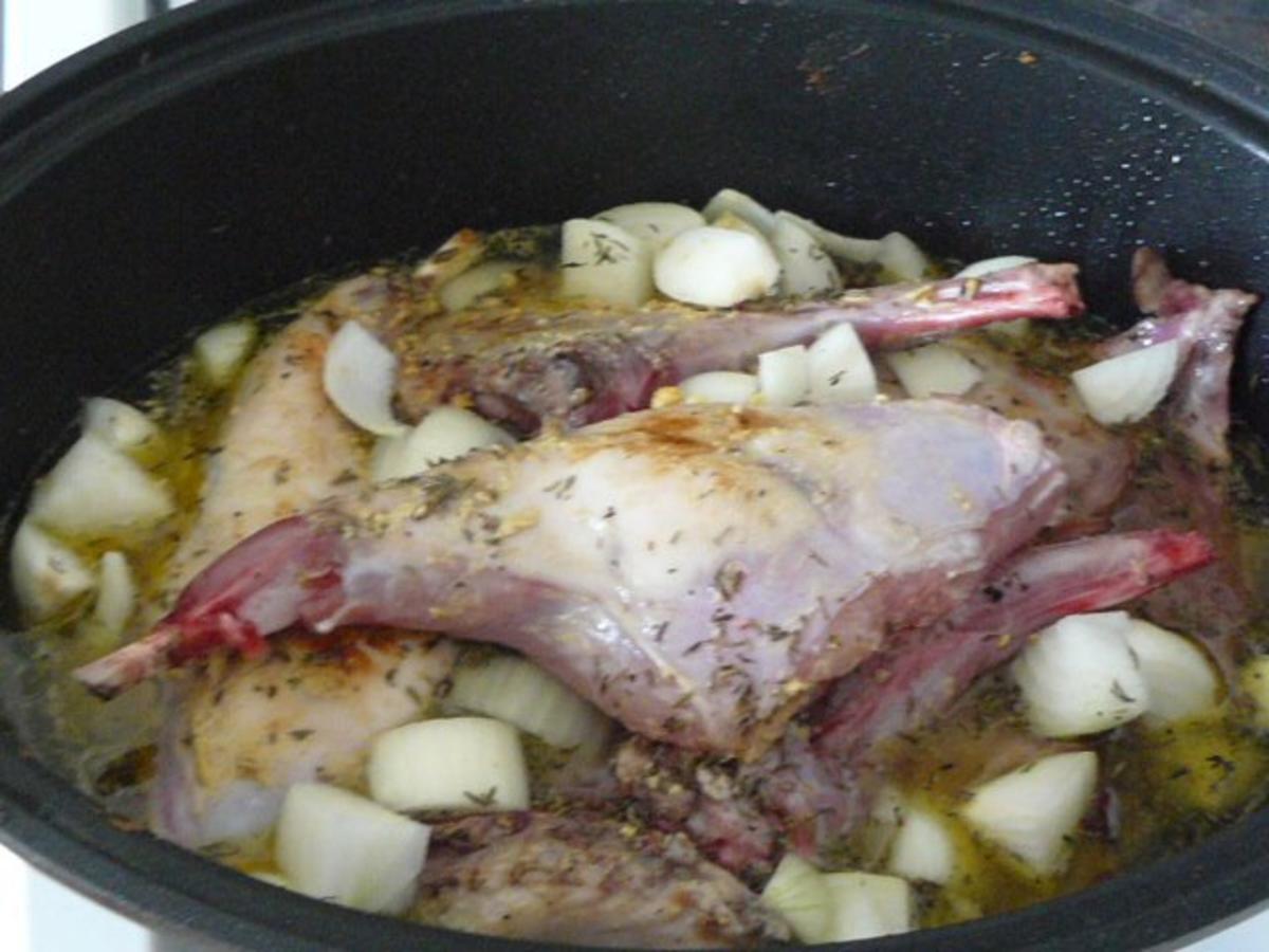 Geschmortes Kaninchen mediterran - 51 kcal/100g