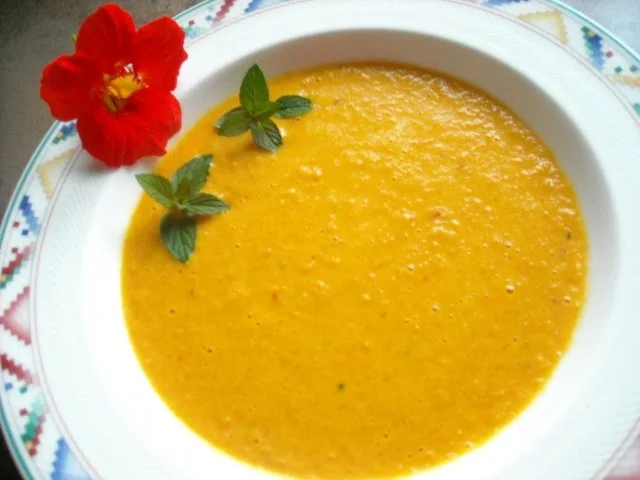Fruchtig-scharfe Karottensuppe mit Minze - Rezept