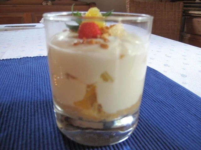 Orangen - Ananas - Speise (eigetlich Mangobecher...doch die Mango war schlecht *g*) - Rezept - Bild Nr. 2