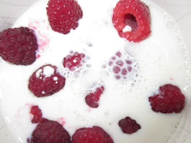 gepfefferte Himbeer-Chili-Milch - Rezept - Bild Nr. 3