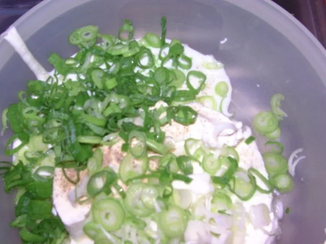 Rezept: Frischkäse mit Frühlingszwiebeln Frischkäse mit Frühlingszwiebeln - Rezept