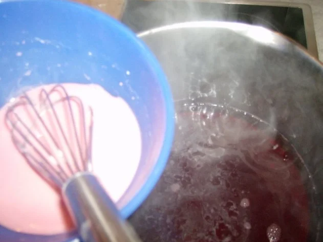 Schwarzwälder Kirschtorte auf Wunsch von meinem Schneggal zum 16ten - Rezept - Bild Nr. 4