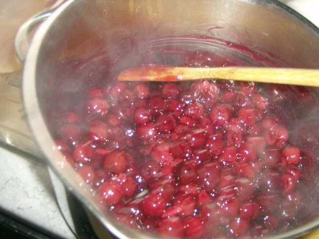 Schwarzwälder Kirschtorte auf Wunsch von meinem Schneggal zum 16ten - Rezept - Bild Nr. 5